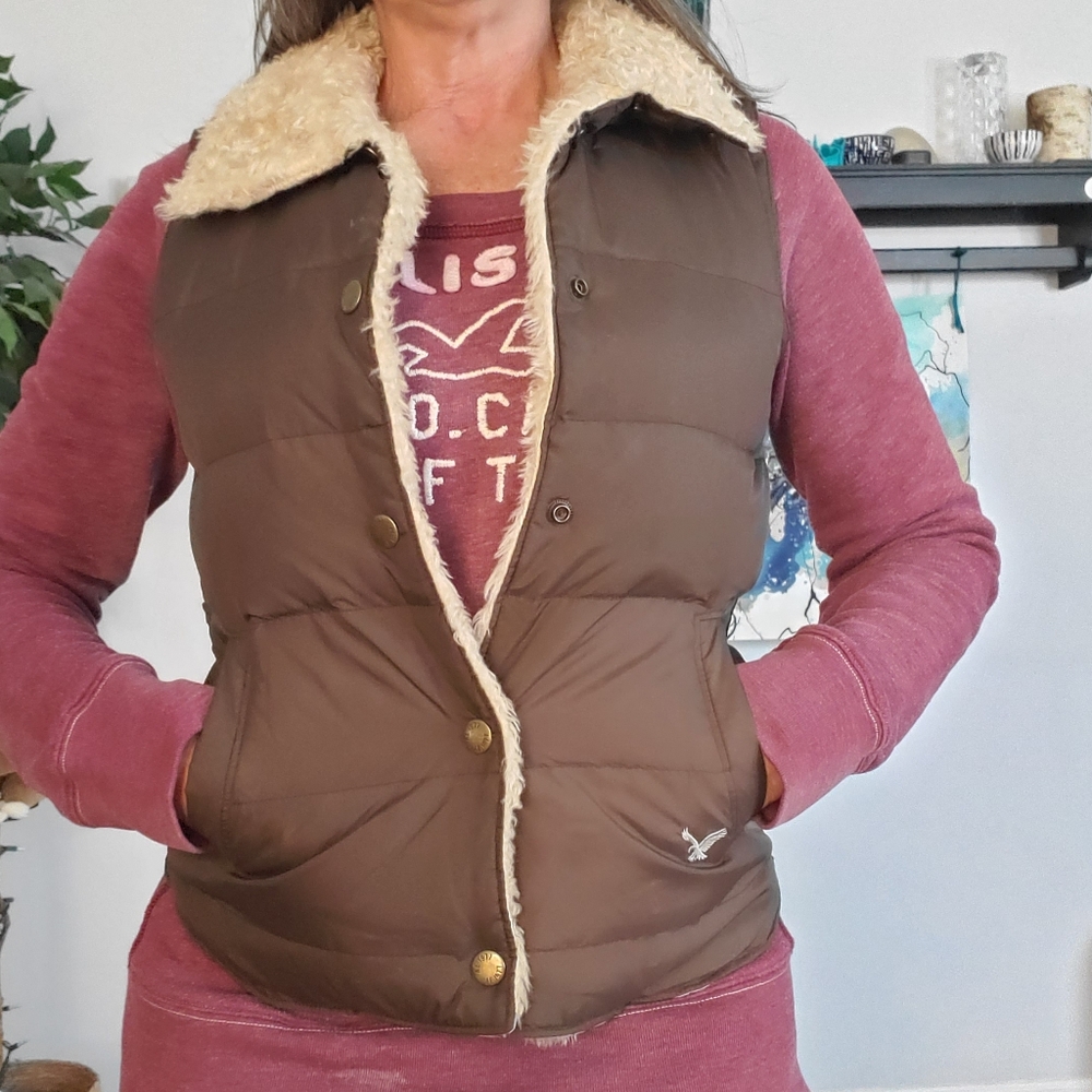 AMERICAN EAGLE Faux Shearling Down Puffer Vest S